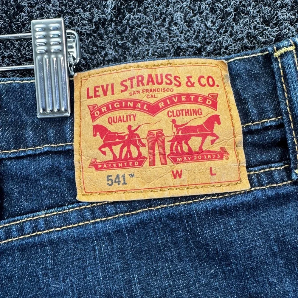 Levis 541 Athletic Taper Mens‎ Jeans W52 L30 Dark Wash Blue Denim 18757-0000